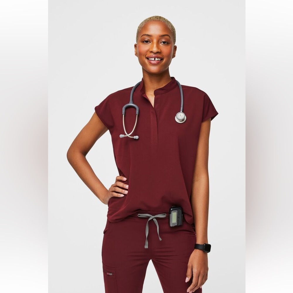 FIGS Scrub Set in Burgundy
